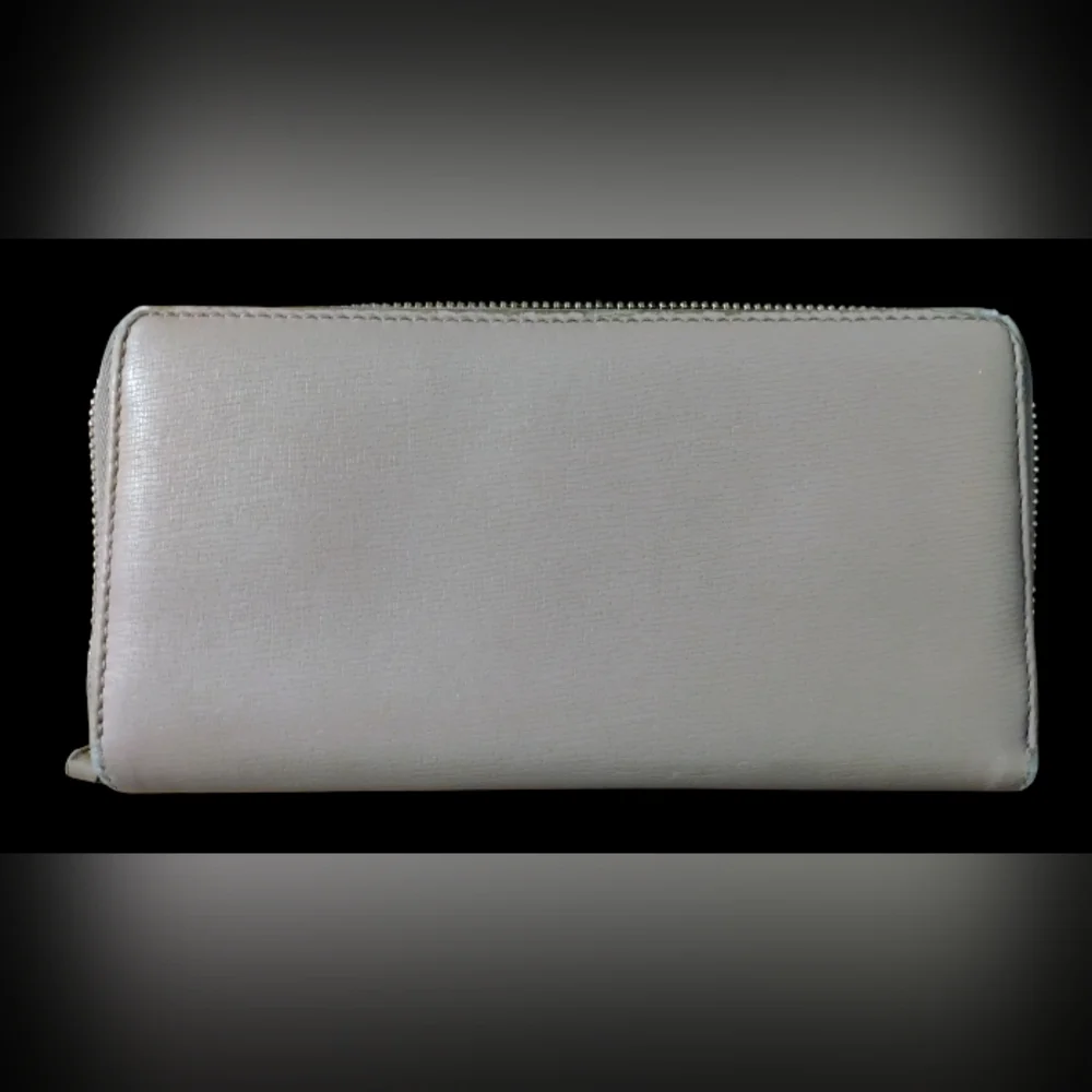 Gucci Beige Leather Zip Around Wallet